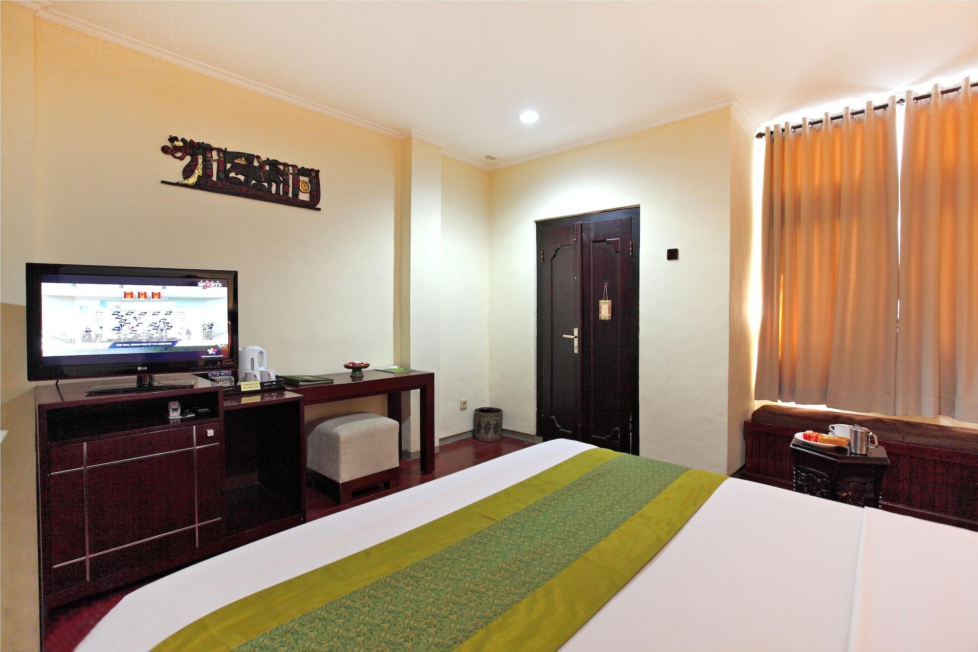 Hotel Adi Dharma 4*